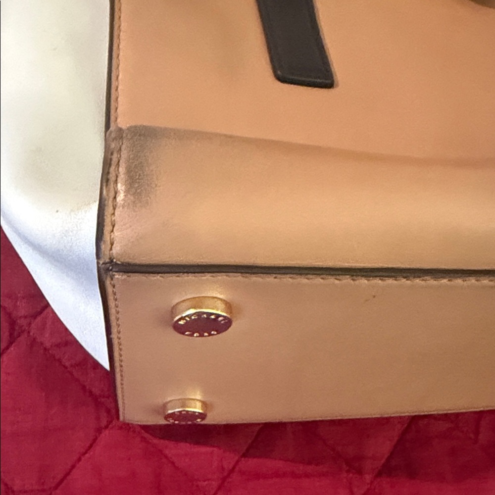 MICHAEL KORS Hamilton Satchel
Purse Tan White Black Color Block
Lock & Key FOB - Picture 3 of 7